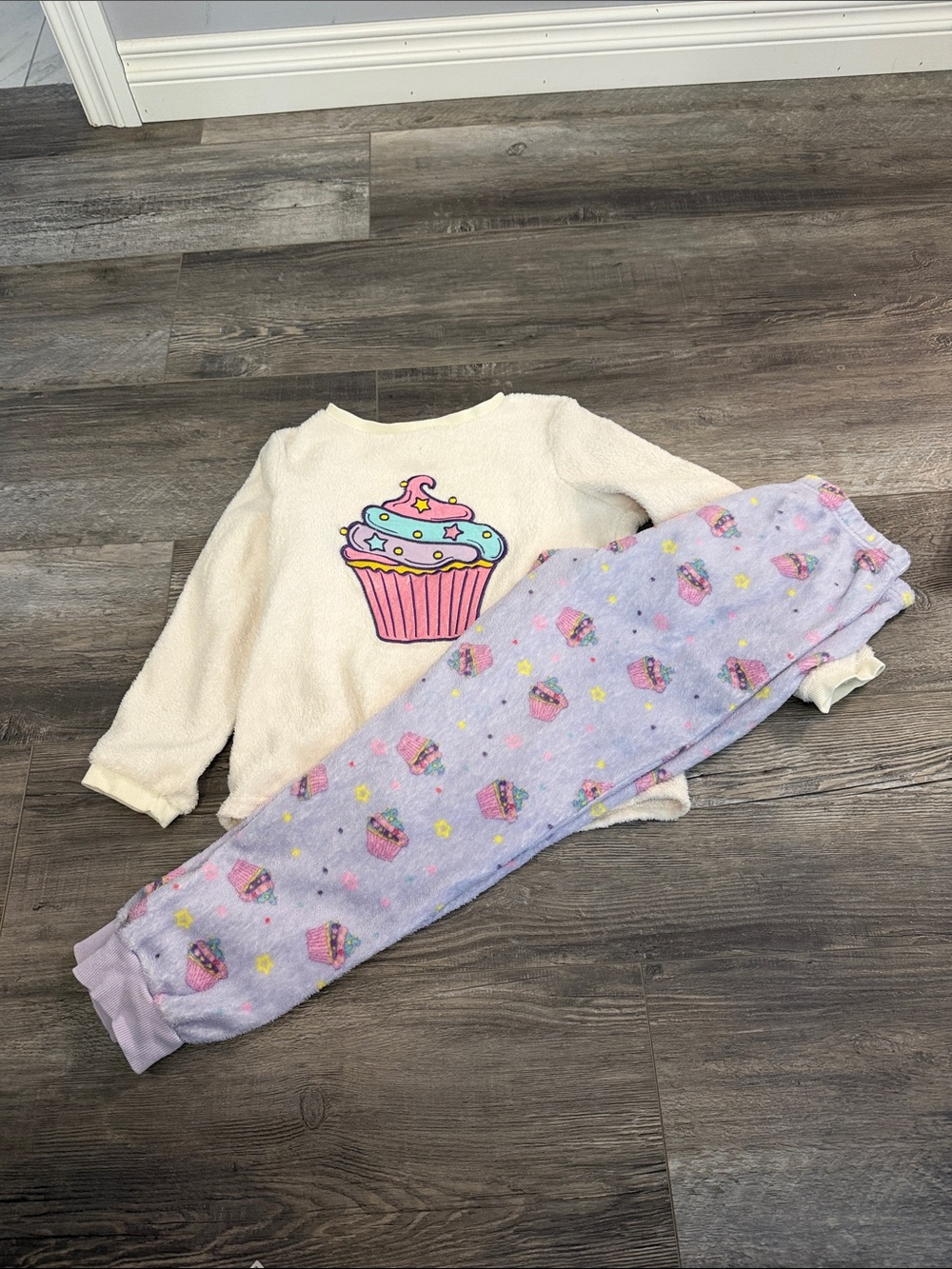 Weekends Girls Cream & Purple Cupcake Fleece Pajama Set